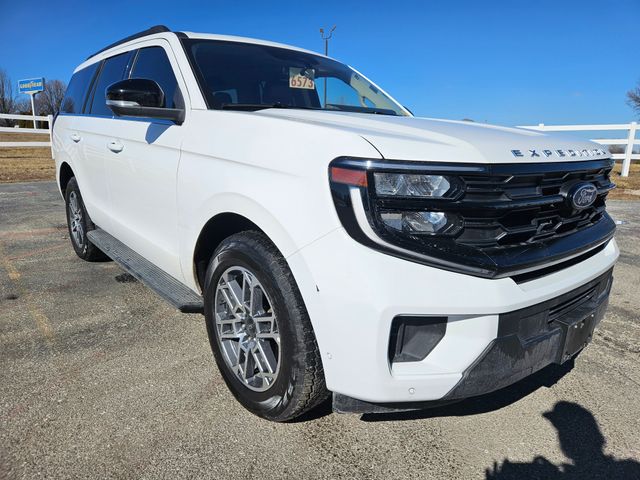 Used 2025 Ford Expedition Active with VIN 1FMJU1J88SEA13972 for sale in Kansas City