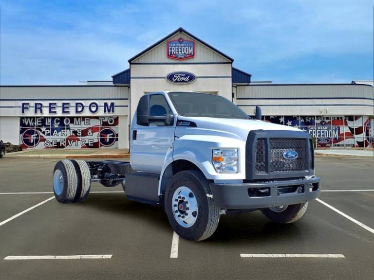 2025 Ford F-750SD Base