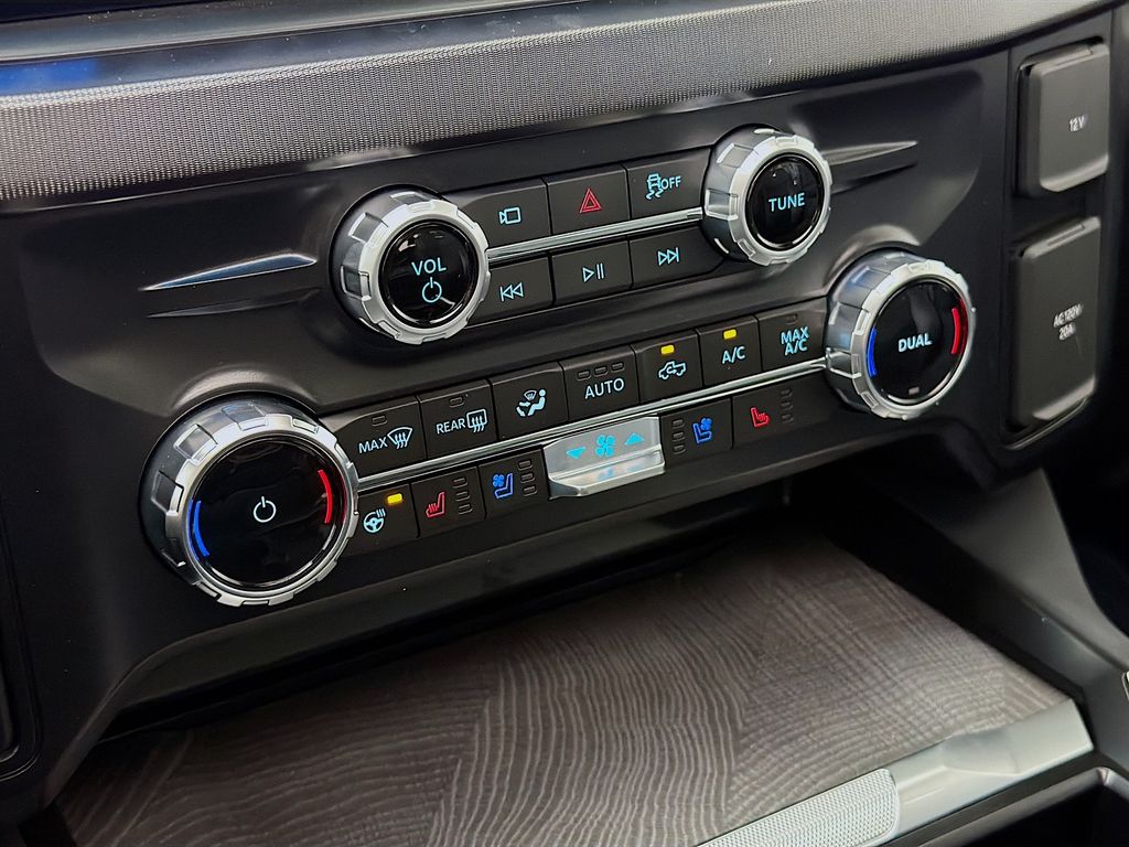 2025 Ford F-350 Super Duty Platinum - Photo 18