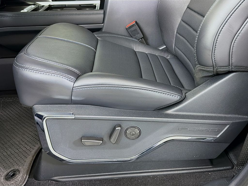 2025 Ford F-350 Super Duty Platinum - Photo 22