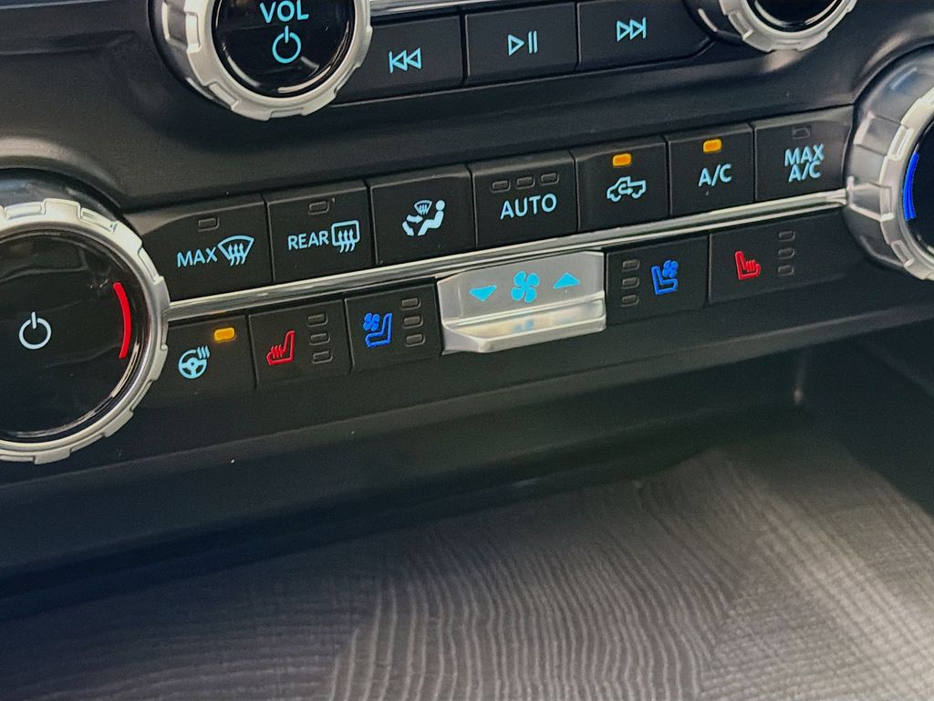 2025 Ford F-350 Super Duty Platinum - Photo 23