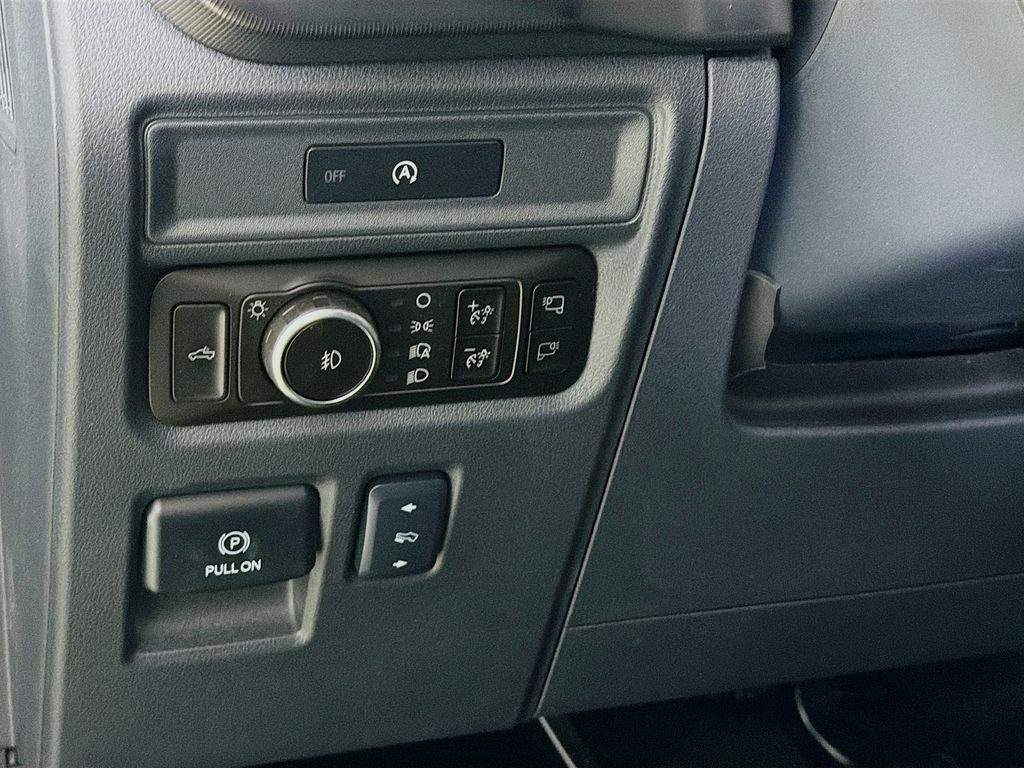 2025 Ford F-150 Platinum - Photo 10