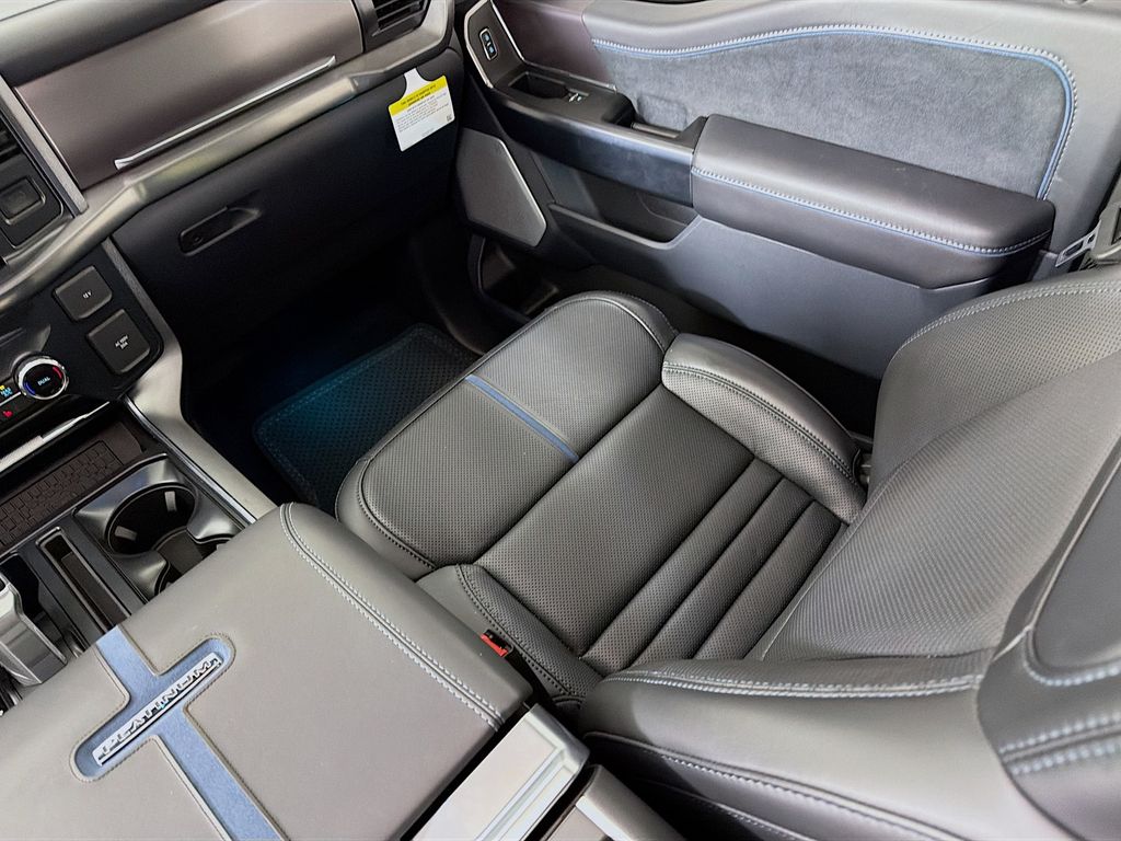2025 Ford F-150 Platinum - Photo 26