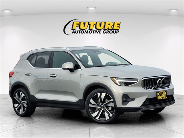 2023 Volvo XC40 B5 Plus Bright Theme