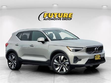 2023 Volvo XC40 B5 Plus Bright Theme