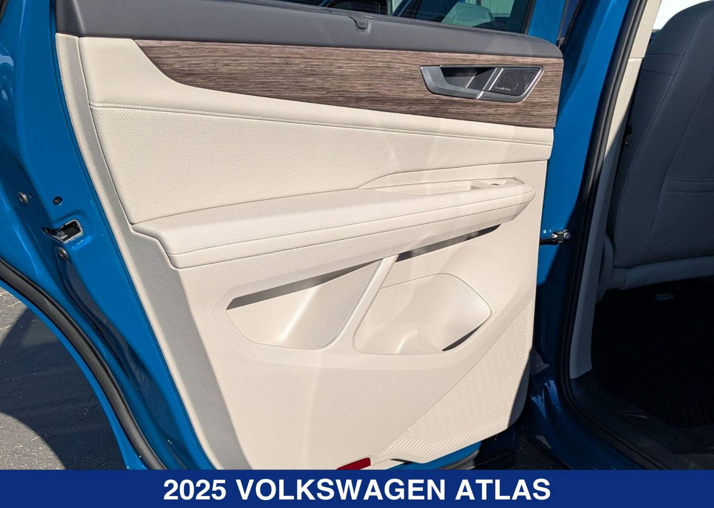2025 Volkswagen Atlas SEL Premium R-Line - Photo 16