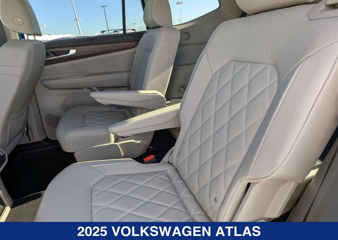 2025 Volkswagen Atlas SEL Premium R-Line - Photo 17