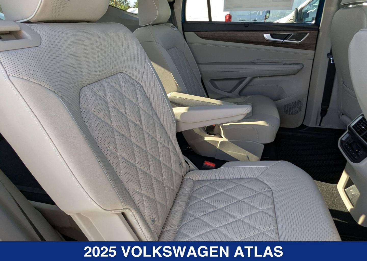 2025 Volkswagen Atlas SEL Premium R-Line - Photo 18