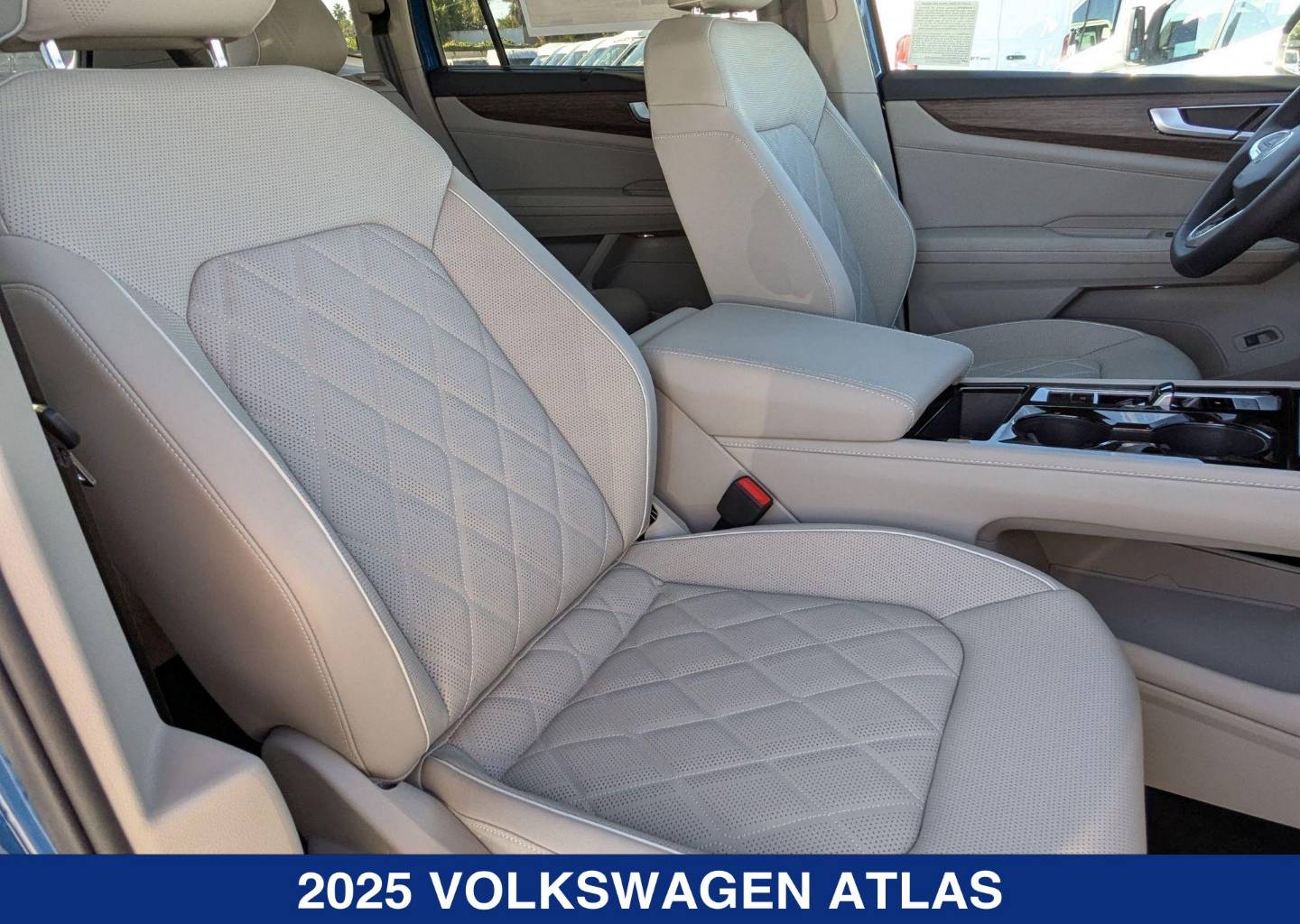 2025 Volkswagen Atlas SEL Premium R-Line - Photo 20