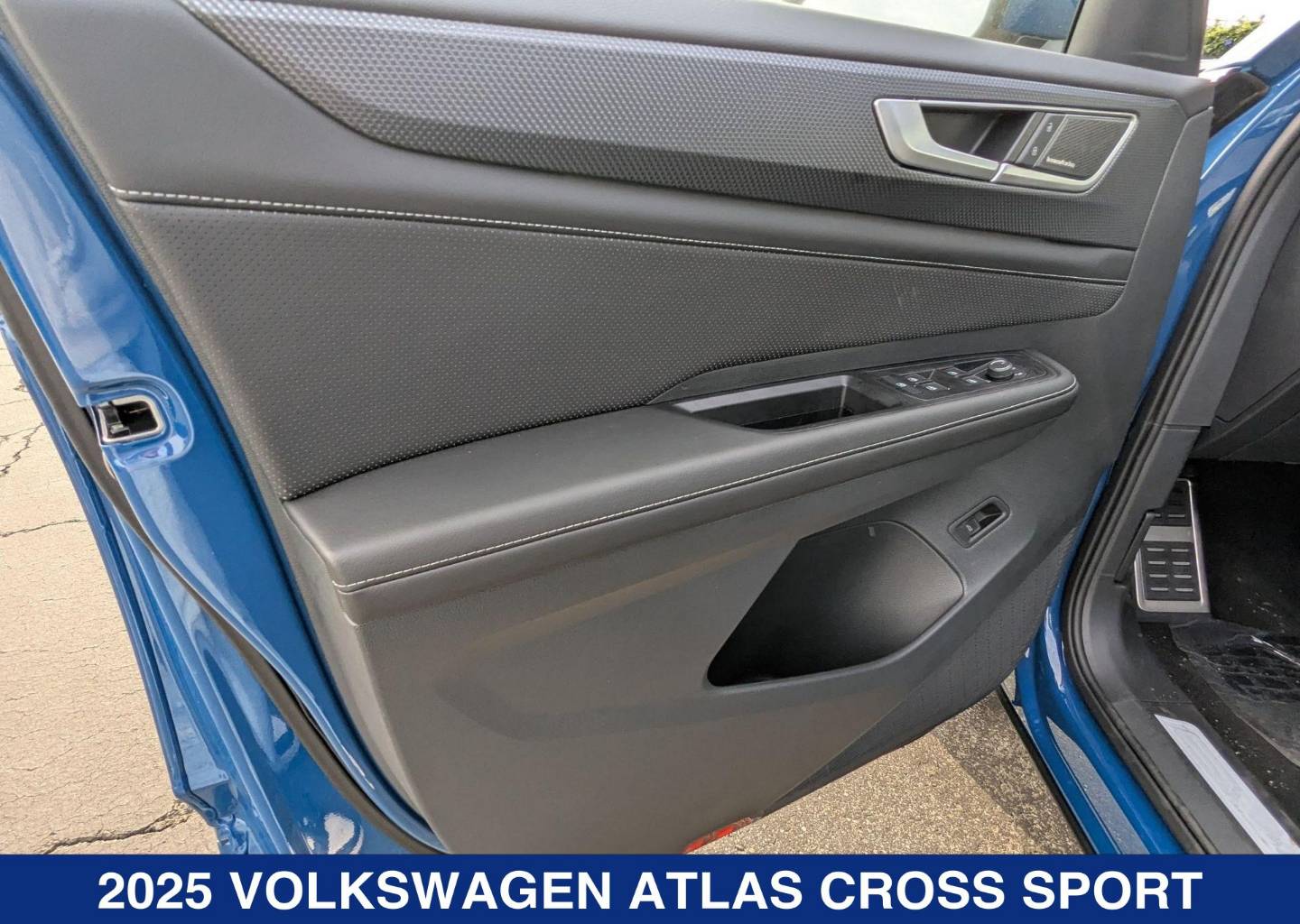 2025 Volkswagen Atlas Cross Sport SEL Premium R-LINE - Photo 10