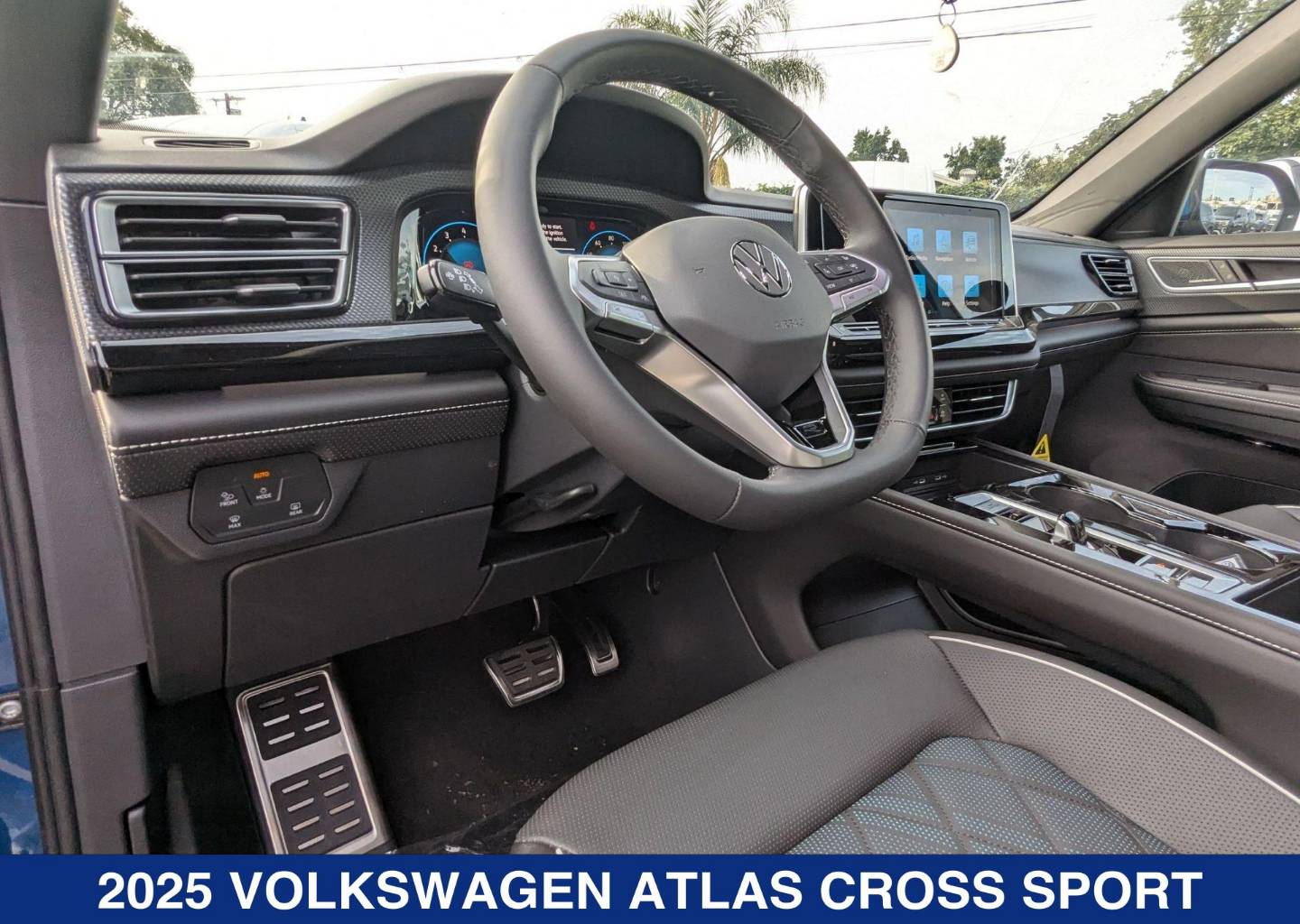 2025 Volkswagen Atlas Cross Sport SEL Premium R-LINE - Photo 11