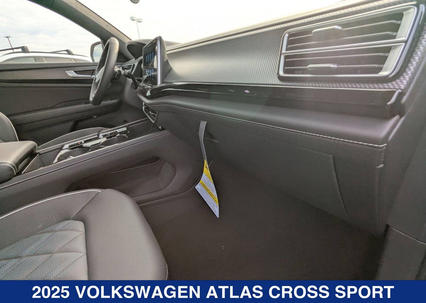 2025 Volkswagen Atlas Cross Sport SEL Premium R-LINE - Photo 18