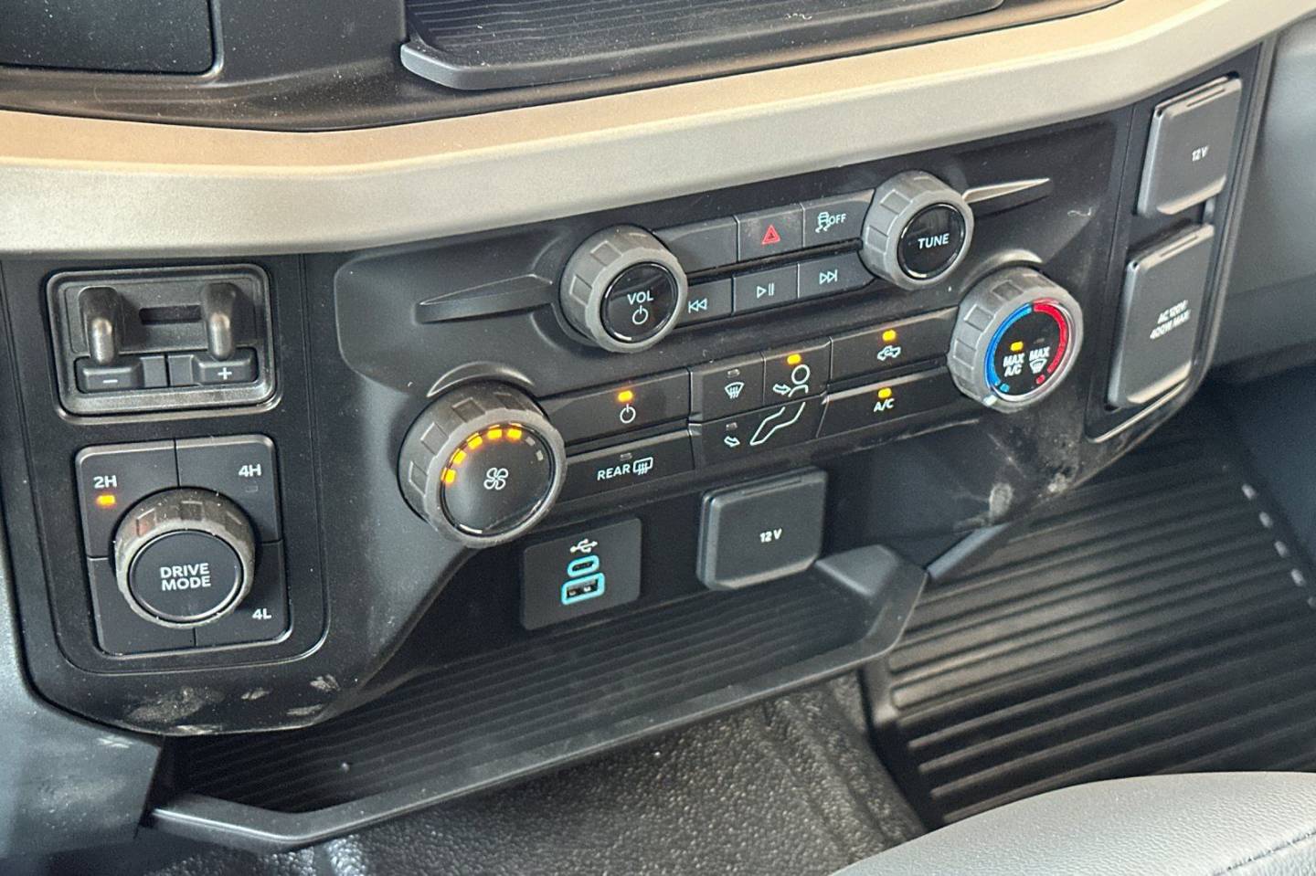 2025 Ford F-550 Super Duty Chassis Cab XL - Photo 19