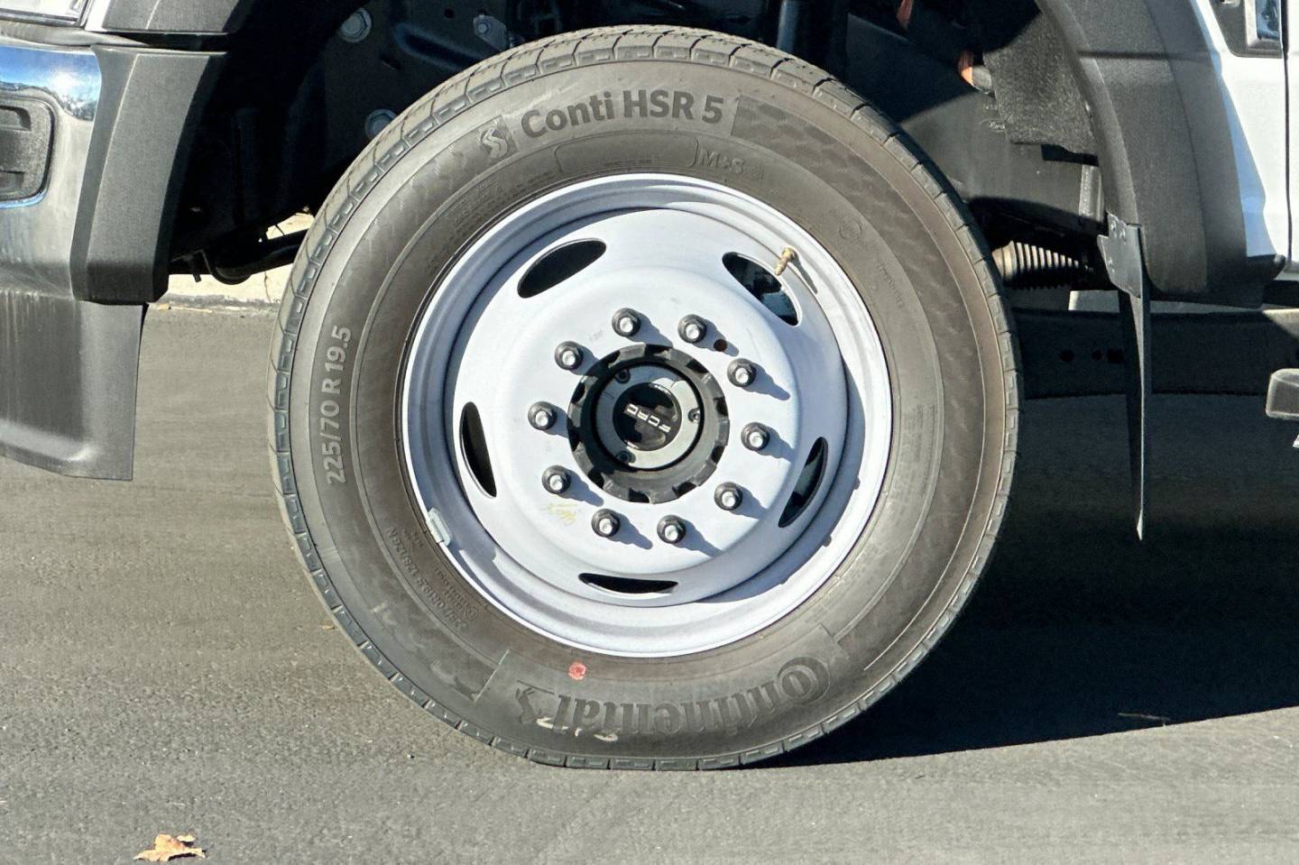 2025 Ford F-550 Super Duty Chassis Cab XL - Photo 23