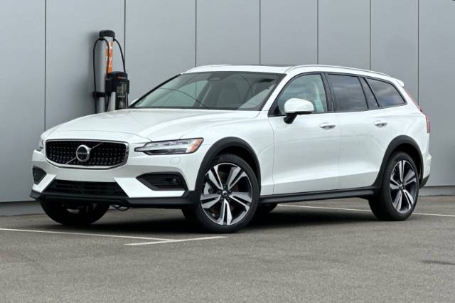 2026 Volvo V60 Cross Country B5 Plus