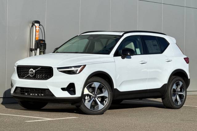 2026 Volvo XC40 B5 Plus