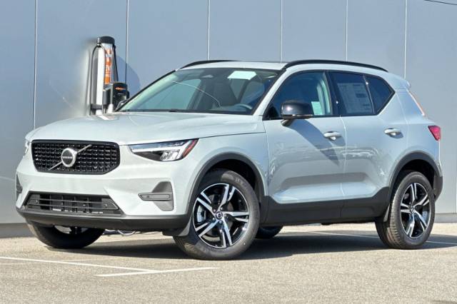 2026 Volvo XC40 B4 Core