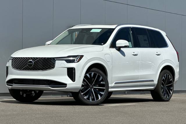 2025 Volvo XC90 Plug-In Hybrid T8 Plus