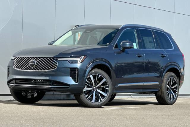 2025 Volvo XC90 B6 Core