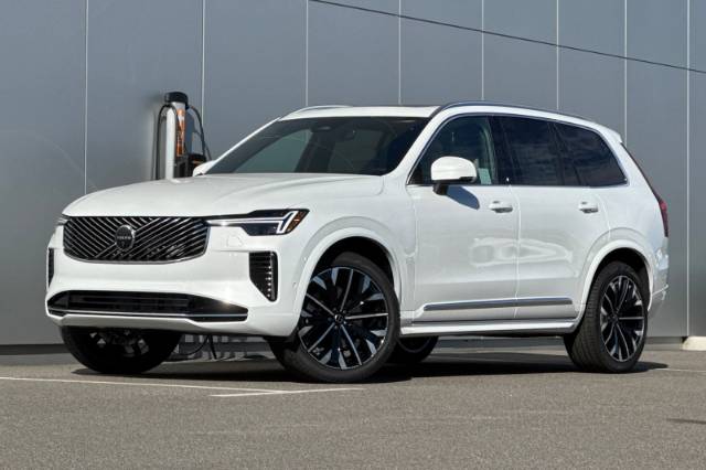 2026 Volvo XC90 B5 Plus