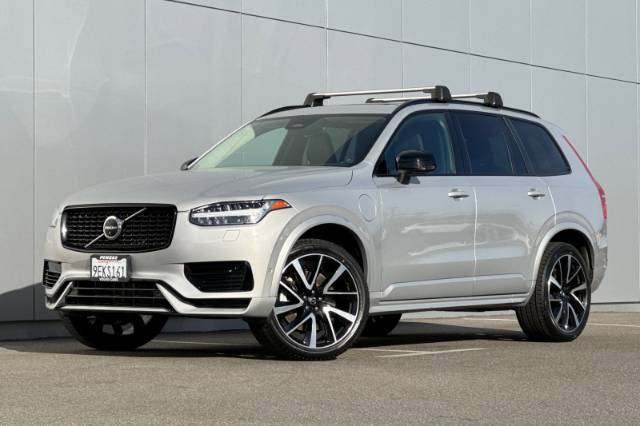 2023 Volvo XC90 Recharge Plug-In Hybrid T8 Plus Dark Theme 7 Passenger