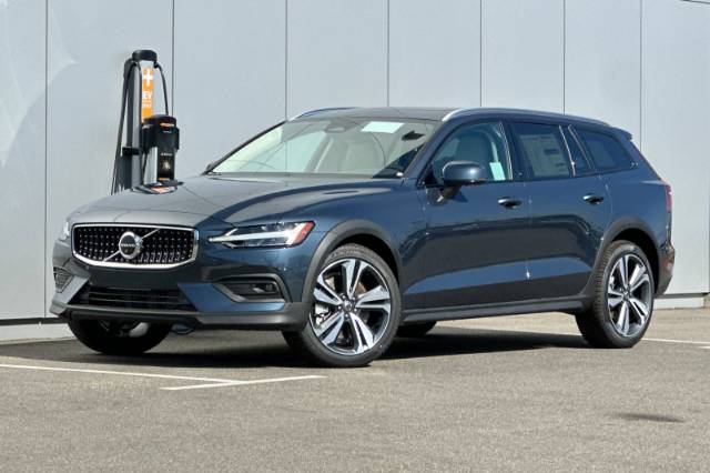 2026 Volvo V60 Cross Country B5 Plus