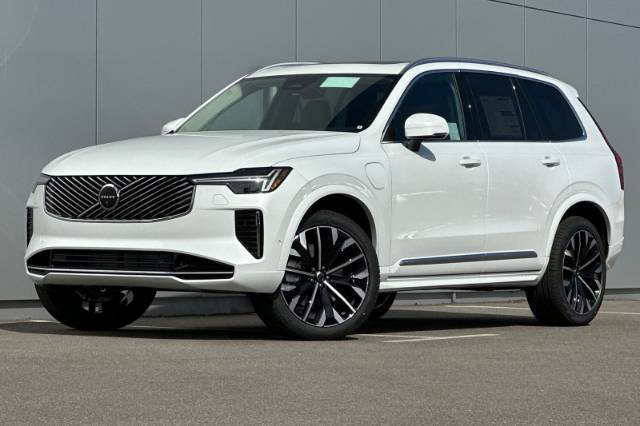 2025 Volvo XC90 Plug-In Hybrid T8 Plus