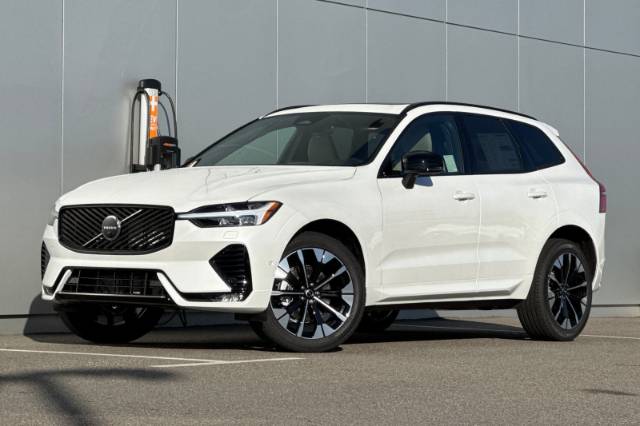 2026 Volvo XC60 B5 Plus