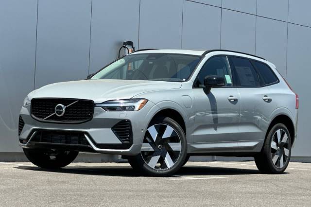 2025 Volvo XC60 Plug-In Hybrid T8 Plus