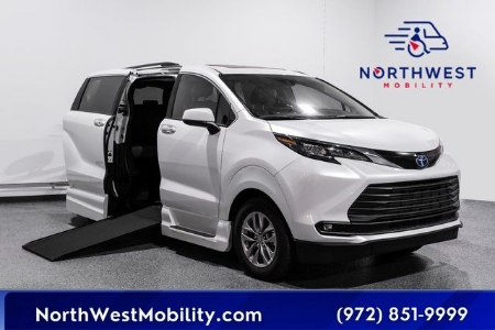 2025 Toyota Sienna XLE