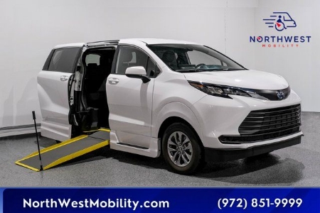 2025 Toyota Sienna LE