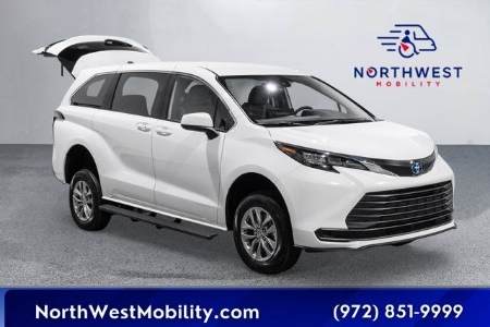 2025 Toyota Sienna LE