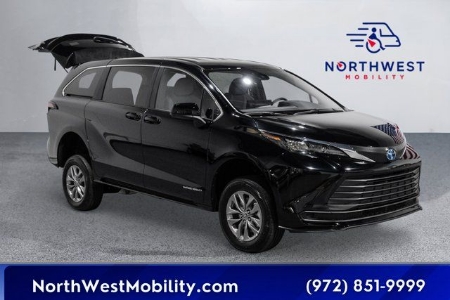 2025 Toyota Sienna LE