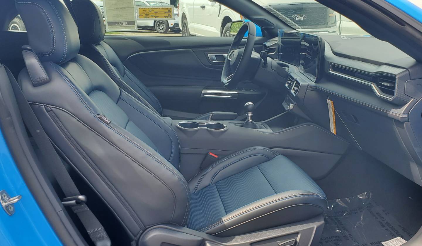 2025 Ford Mustang GT Premium Convertible - Photo 13