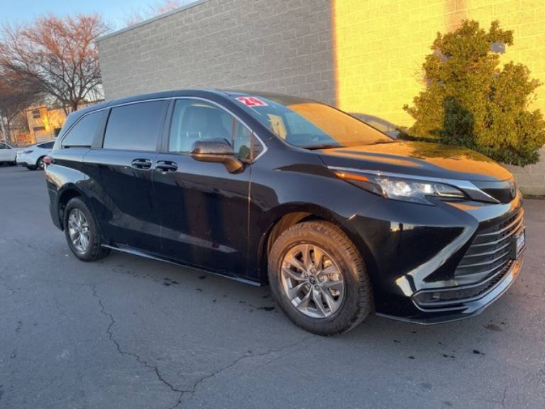2024 Toyota Sienna LE