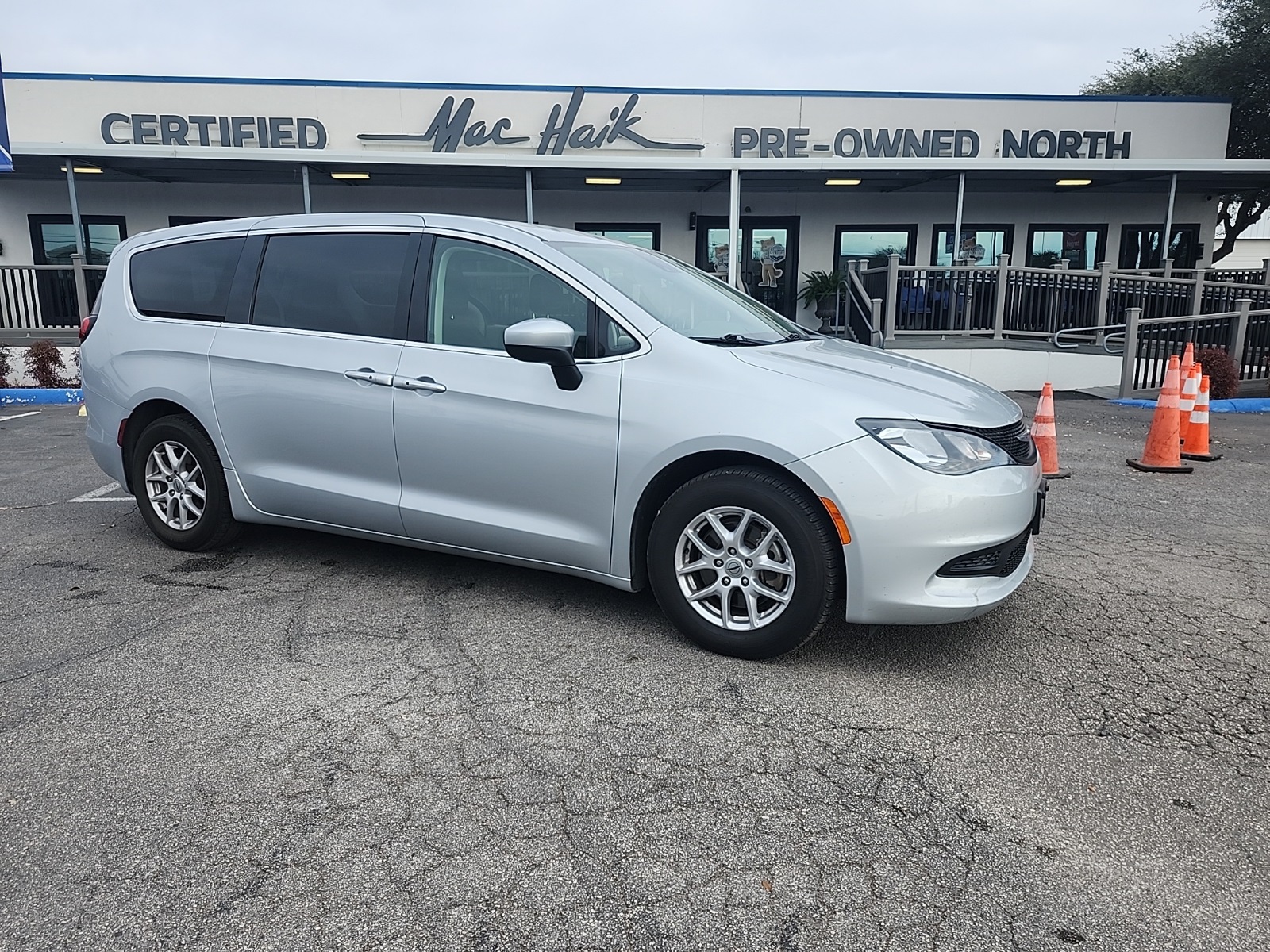2023 Chrysler Voyager LX