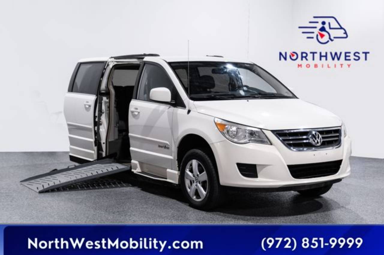2011 Volkswagen Routan SE