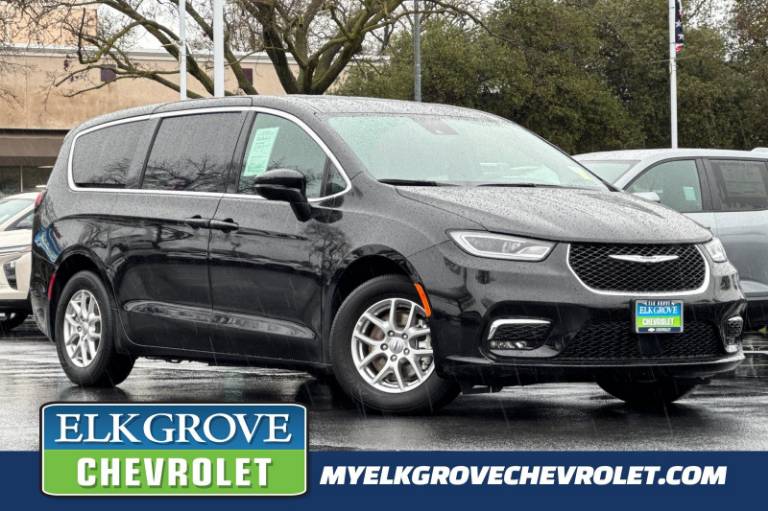 2025 Chrysler Pacifica Select