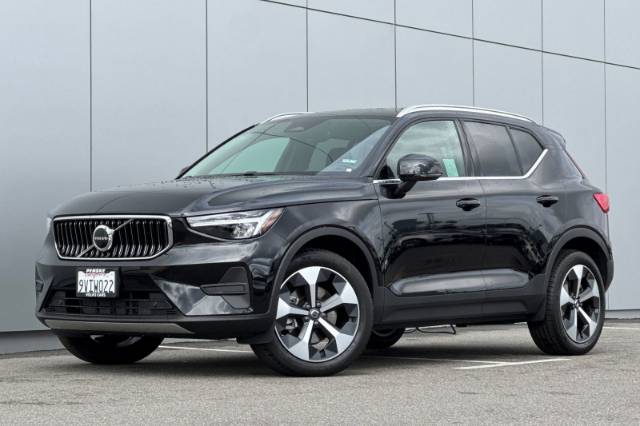 2025 Volvo XC40 B5 Core