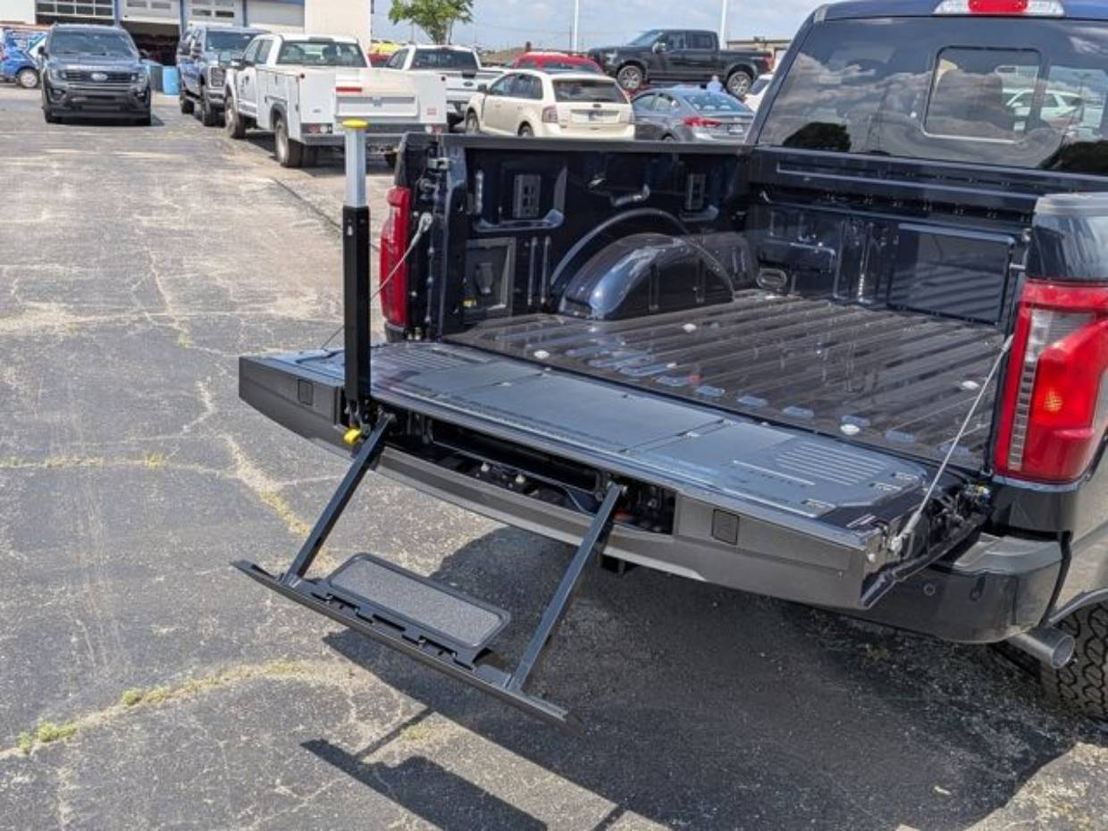 2025 Ford F-150 XLT - Photo 29
