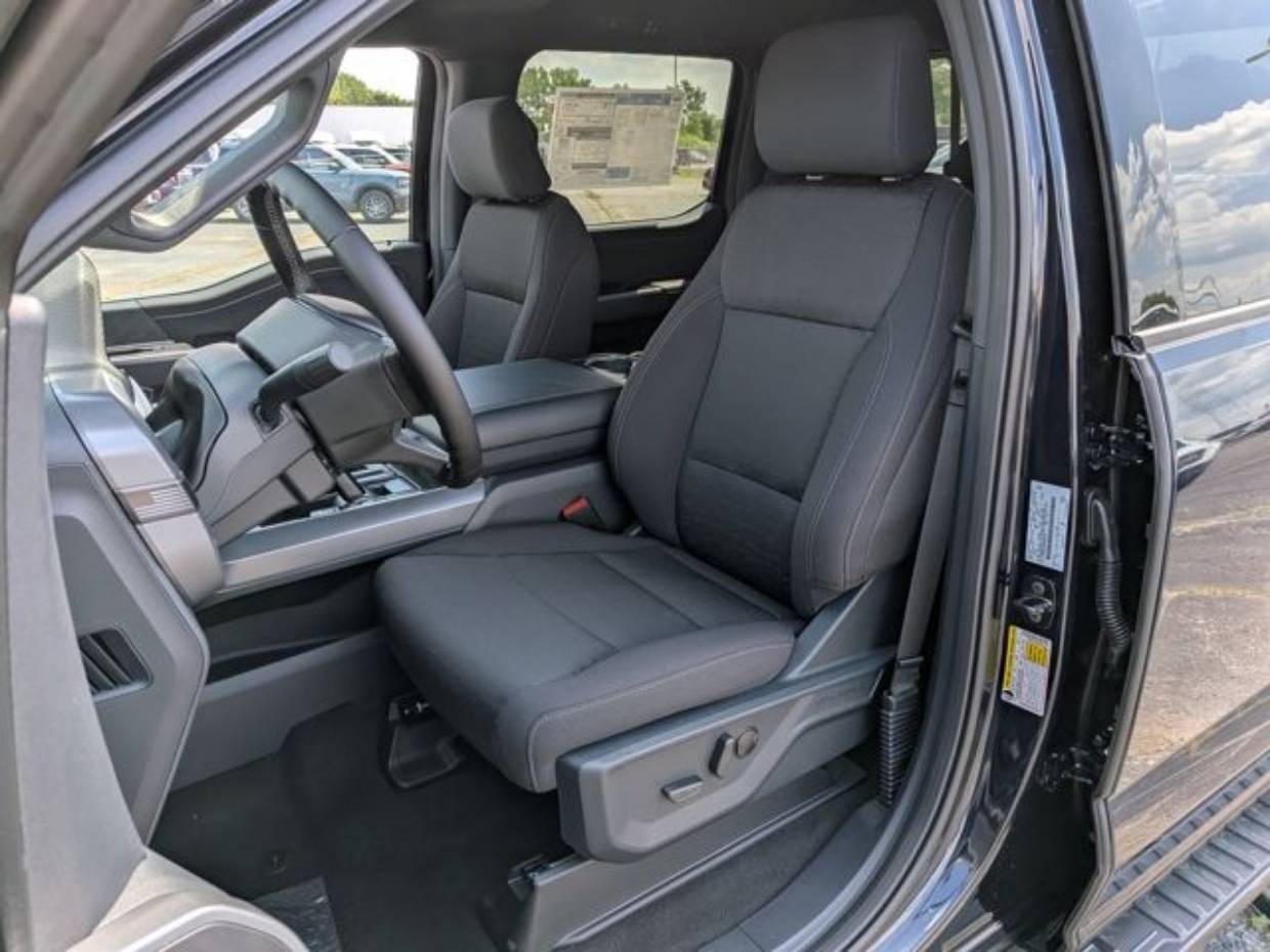 2025 Ford F-150 XLT - Photo 33