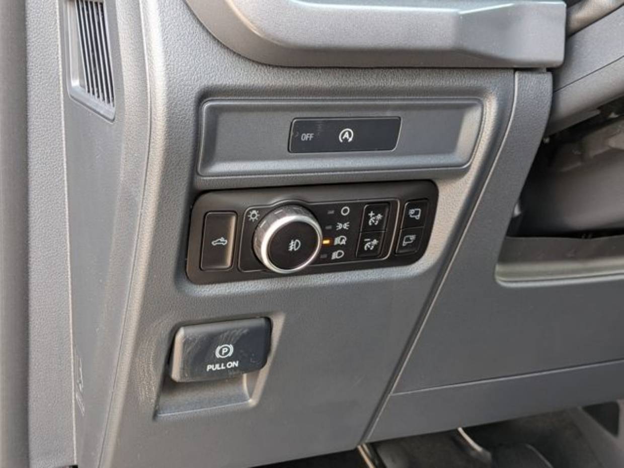 2025 Ford F-150 XLT - Photo 35