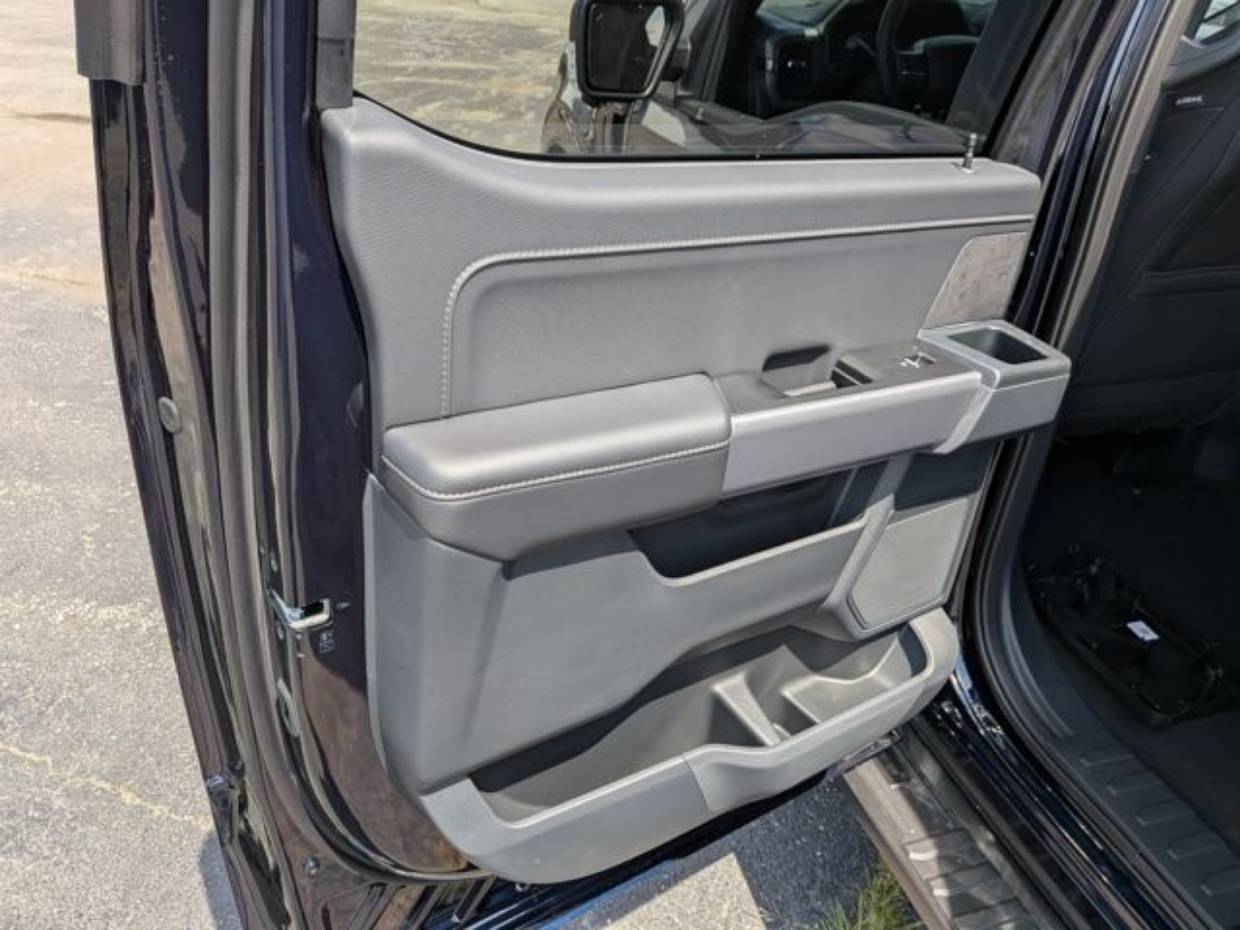 2025 Ford F-150 XLT - Photo 38