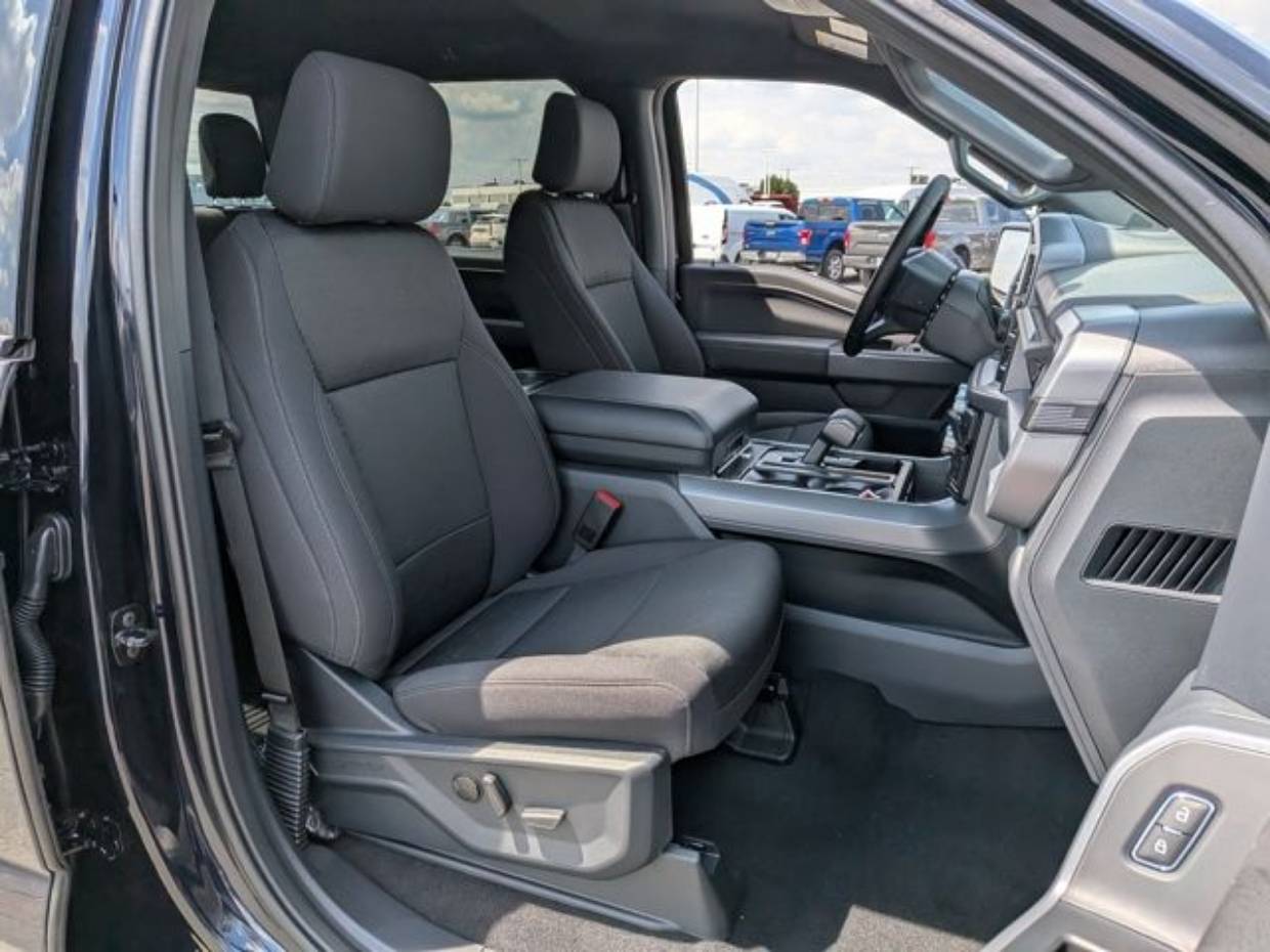 2025 Ford F-150 XLT - Photo 39