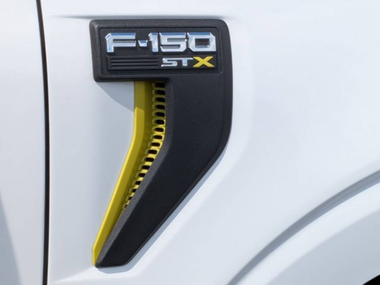2025 Ford F-150 STX - Photo 30