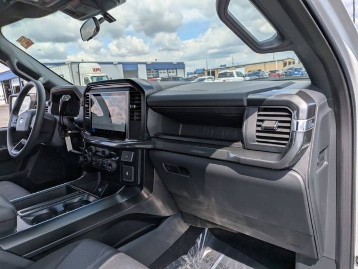 2025 Ford F-150 STX - Photo 40