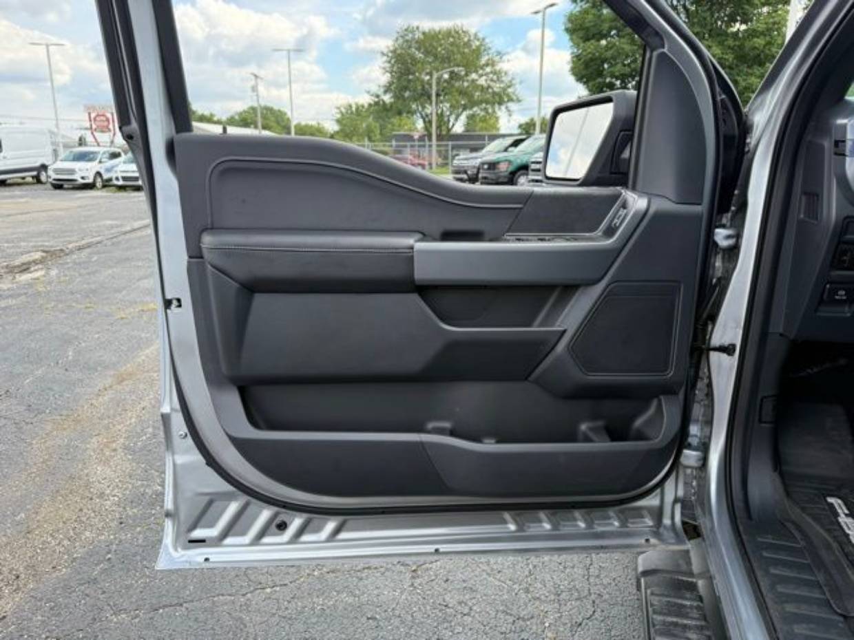 2025 Ford F-150 XLT - Photo 42
