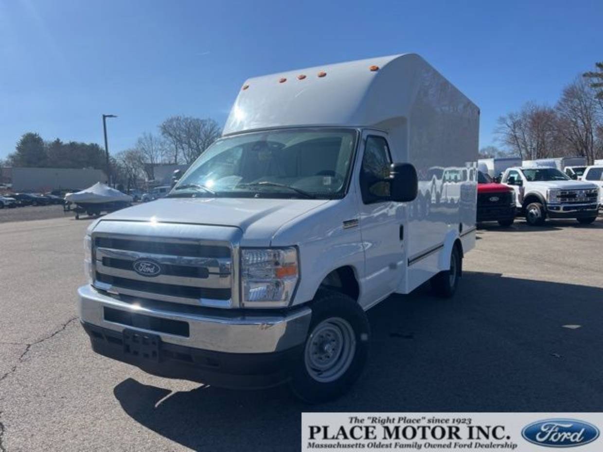 2026 Ford E-Series SRW E-350 Super Duty 138 in WB's photo