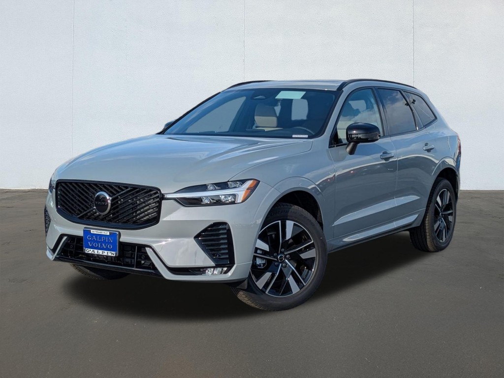 2026 Volvo XC60 B5 Core Dark