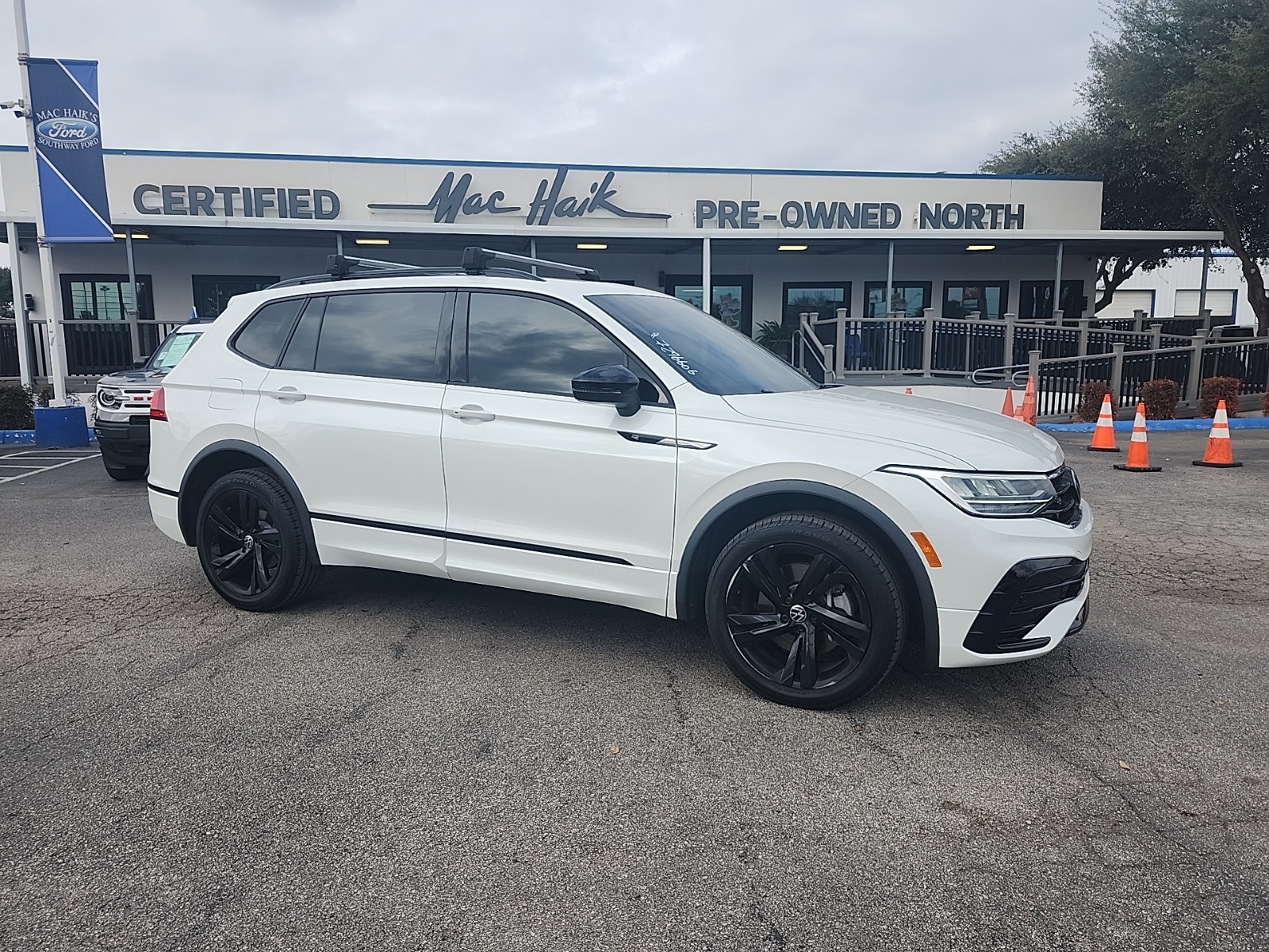 2023 Volkswagen Tiguan SE R-LINE BLACK